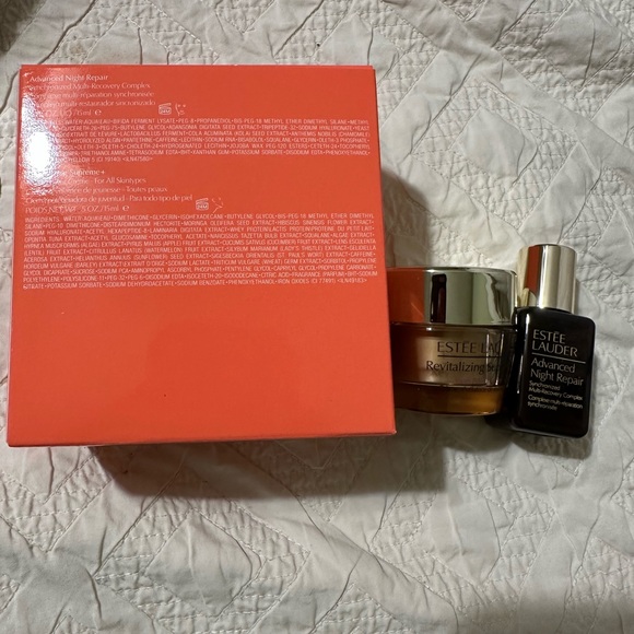 Estee Lauder Advanced Night Repair with Gold Cap - Picture 5 of 6